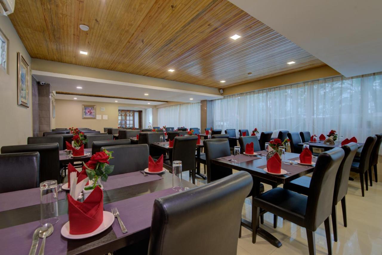 Central Courtyard Boutique Hotel Siliguri Bagian luar foto